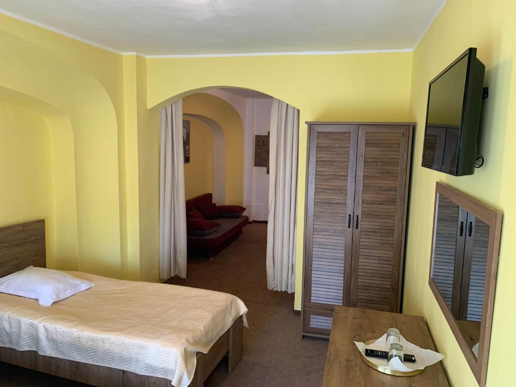 Двухместный (Двухместный номер с 2 отдельными кроватями) отеля Hotel Rares, Сучава