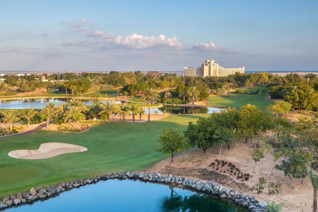 Двухместный (Номер Делюкс с 2 односпальными кроватями и видом на поле для гольфа) отеля JA Lake View Hotel, Дубай