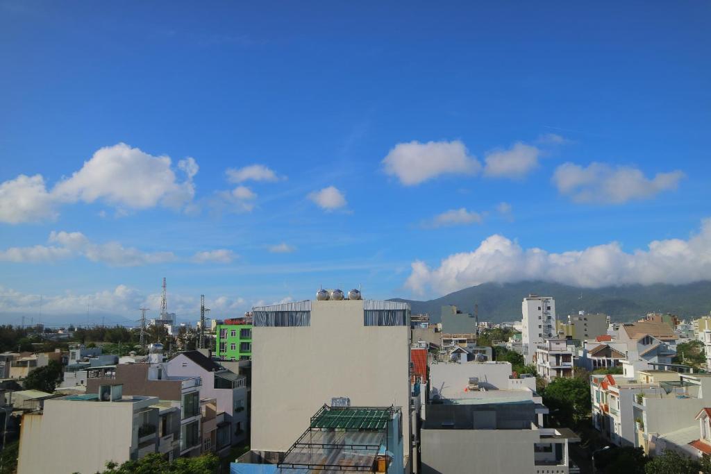 Четырехместный (Номер Делюкс с 2 кроватями размера «queen-size»), Robin Hotel Danang