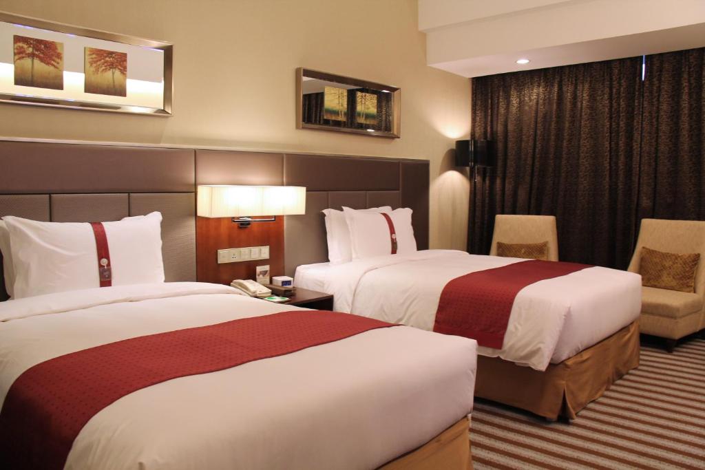 Двухместный (Улучшенный двухместный номер с 2 отдельными кроватями — Для некурящих) отеля Holiday Inn Beijing Haidian, Пекин