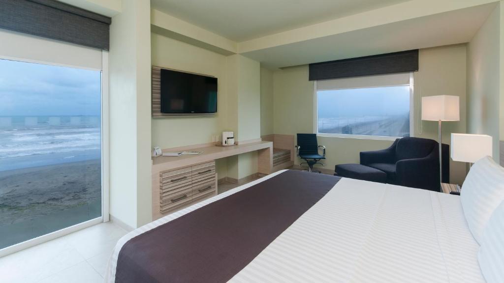 Двухместный (Номер с кроватью размера «king-size» и видом на океан) отеля Holiday Inn Coatzacoalcos, Коацакоалькос