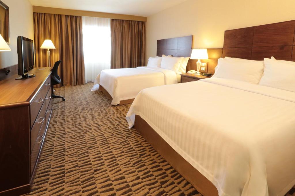 Двухместный (Двухместный номер с 2 двуспальными кроватями - Для некурящих) отеля Holiday Inn Monterrey Norte, Монтеррей