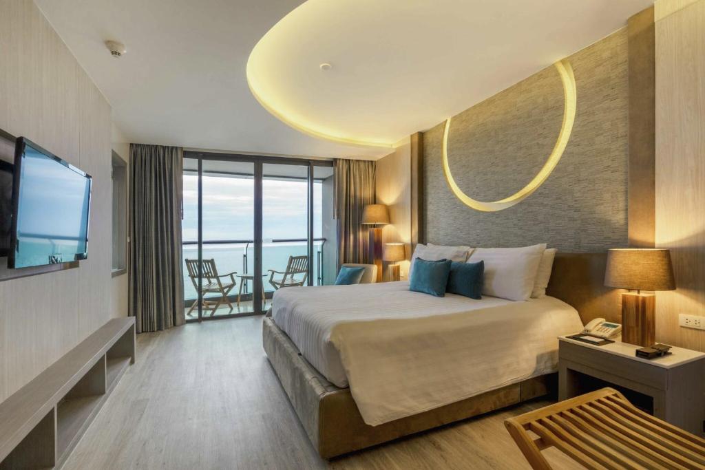 Двухместный (Двухместный номер Делюкс Dara с 1 кроватью) отеля Cape Dara Resort, Паттайя
