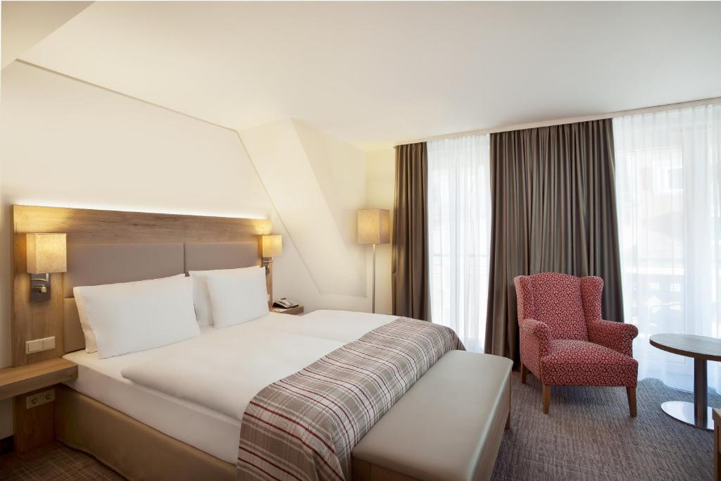 Двухместный (Стандартный номер с кроватью размера «king-size») отеля Holiday Inn Nürnberg City Centre, Нюрнберг