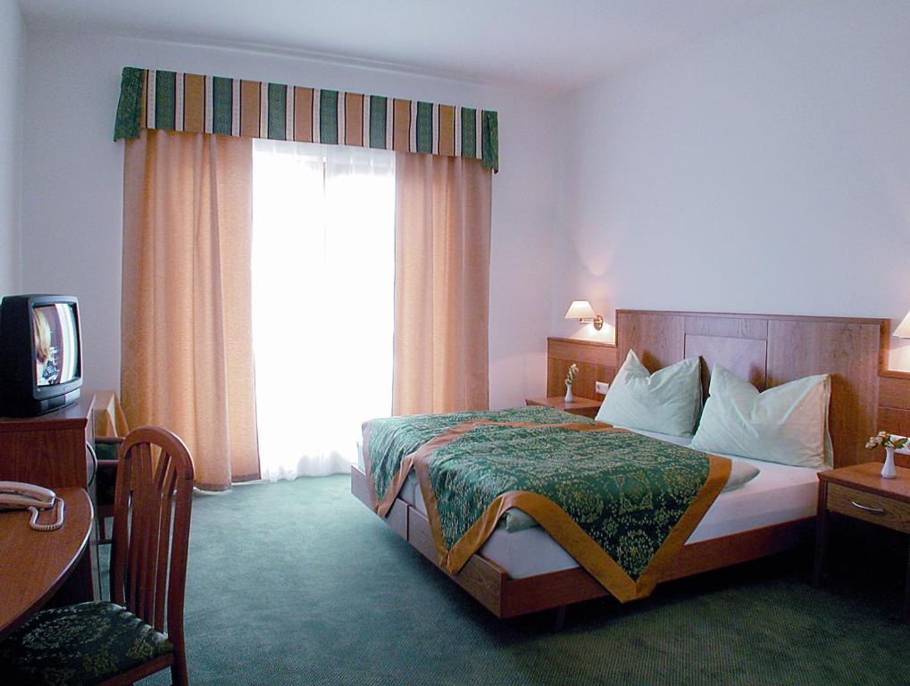Двухместный (Двухместный номер с 2 отдельными кроватями и ванной) отеля Gardenhotel Premstaller, Больцано