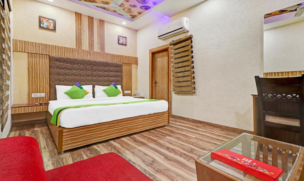 Двухместный ([Sanitized] Deluxe Double Room) отеля Treebo Trend Hotel PVRX, Amritsar, Амритсар
