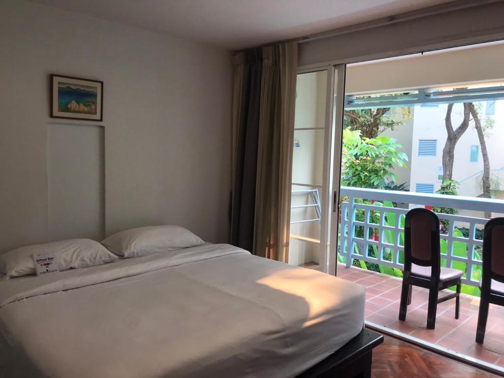 Двухместный (Номер с кроватью размера «king-size» и балконом) отеля Chom View, Хуахин