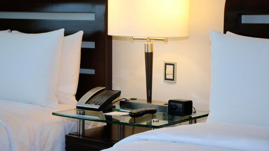 Семейный (Двухместный номер с 2 двуспальными кроватями - Для некурящих) отеля Hilton Villahermosa & Conference Center, Вильяэрмоса