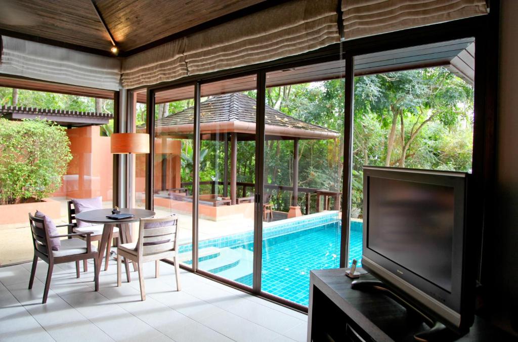 Вилла (Вилла с 1 спальней у бассейна с видом на сад), Курортный отель Sri Panwa Phuket Luxury