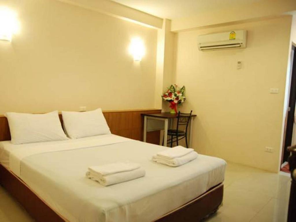Двухместный (Двухместный номер Делюкс с 1 кроватью или 2 отдельными кроватями) отеля Rambuttri House, Бангкок