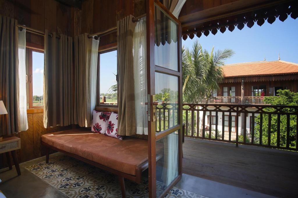 Сьюит (Люкс с кроватью размера «queen-size»), Dontrei Villa Angkor