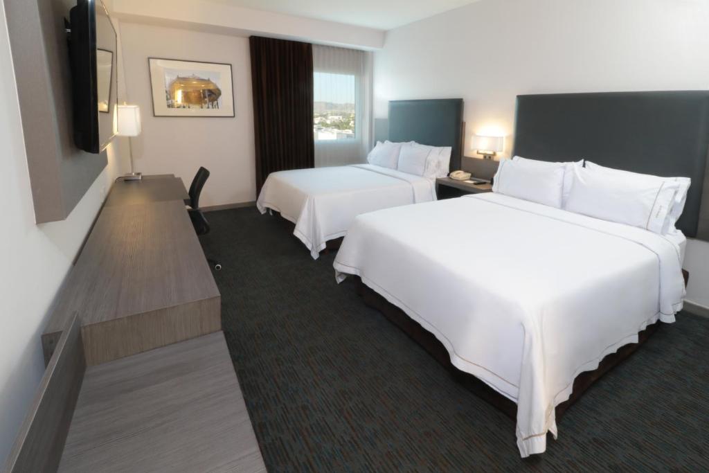 Двухместный (Номер с 2 кроватями размера «queen-size» — Подходит для гостей с ограниченными физическими возможностями) отеля Holiday Inn Express Hotel & Suites Hermosillo, Эрмосильо