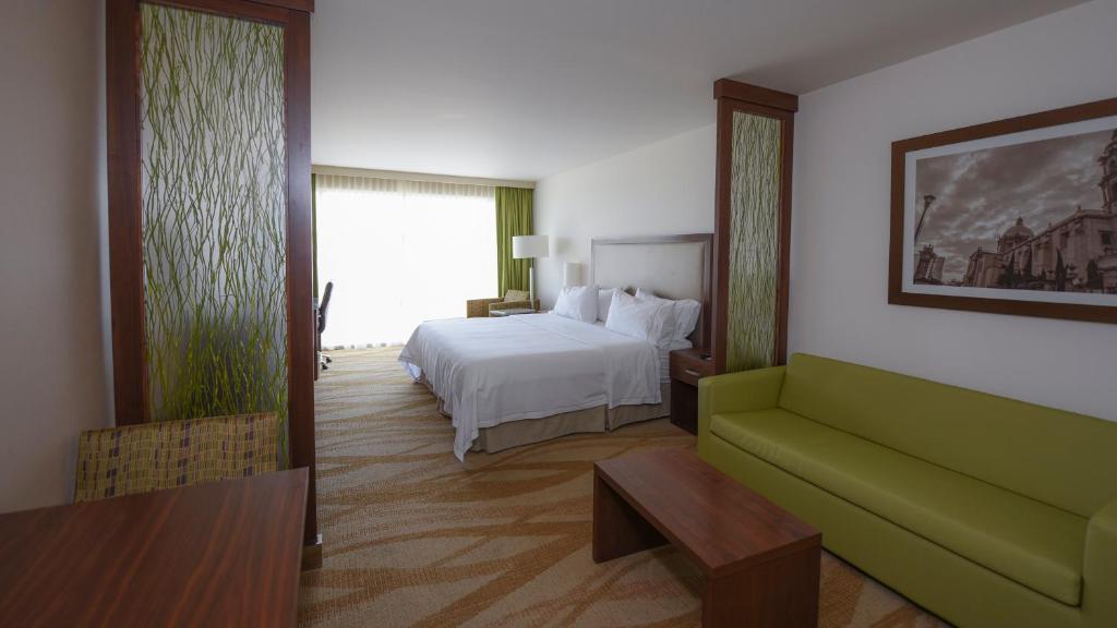Двухместный (Представительский номер с кроватью размера «king-size») отеля Holiday Inn Express and Suites Celaya, Селайя