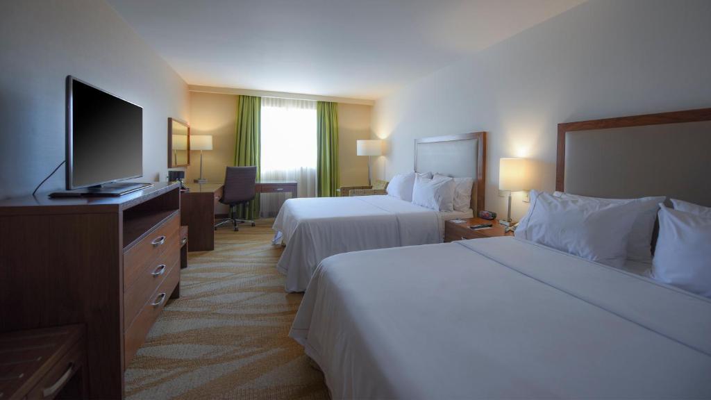 Двухместный (Представительский двухместный номер с 2 отдельными кроватями) отеля Holiday Inn Express and Suites Celaya, Селайя