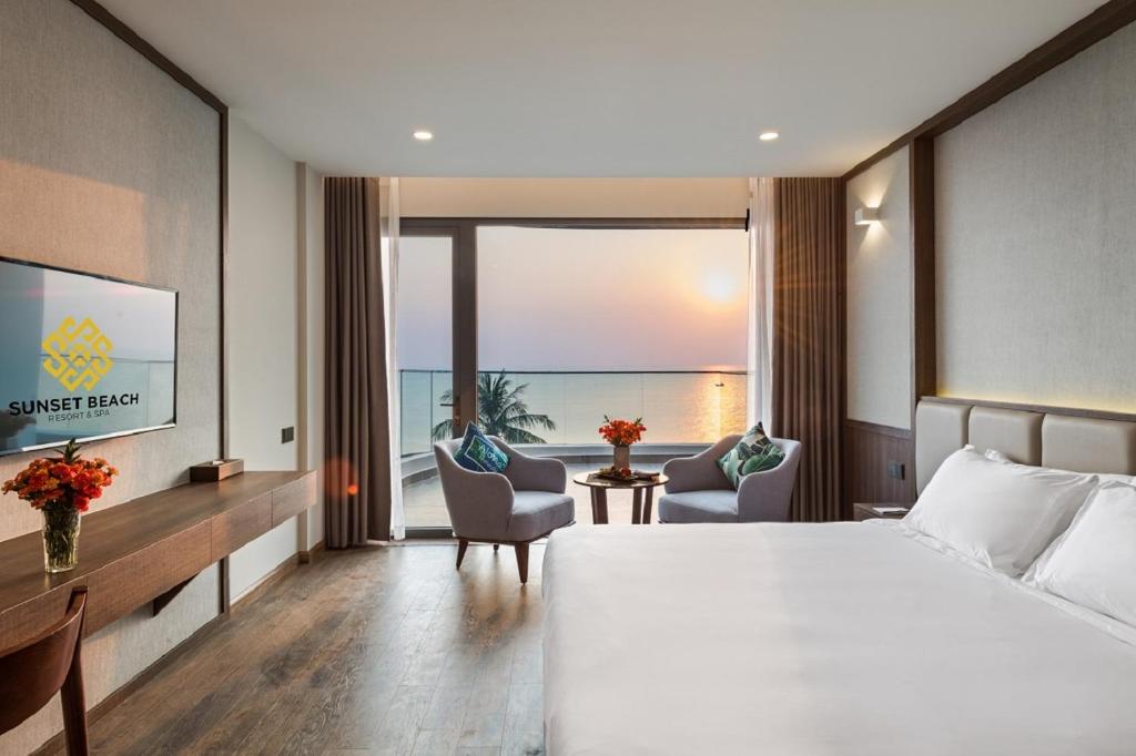 Двухместный (Двухместный номер Делюкс с 1 кроватью, панорамный вид на океан) отеля Sunset Beach Resort and Spa, Дуонг-Донг