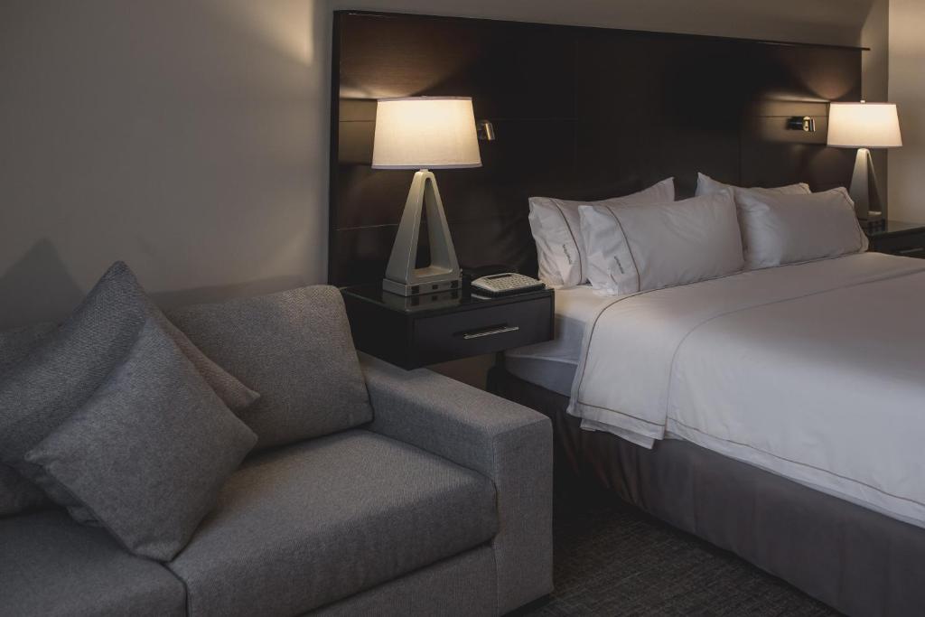 Сьюит (Люкс с 2 кроватями – для некурящих) отеля Holiday Inn Express & Suites - Leon - Aeropuerto, Силао