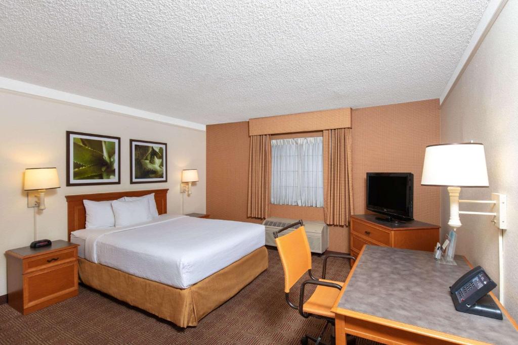 Двухместный (Номер с кроватью размера «queen-size»), La Quinta by Wyndham Las Vegas Airport N Conv.