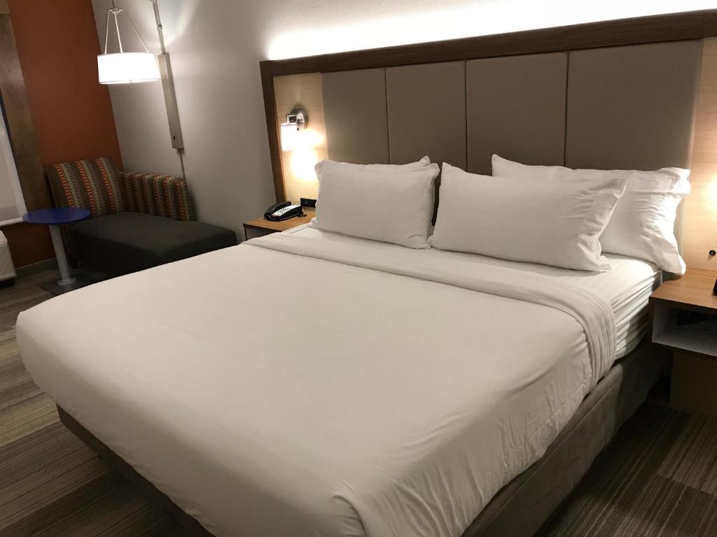 Двухместный (Стандартный номер с кроватью размера «king-size») отеля Holiday Inn Express Orlando - South Davenport, Давенпорт