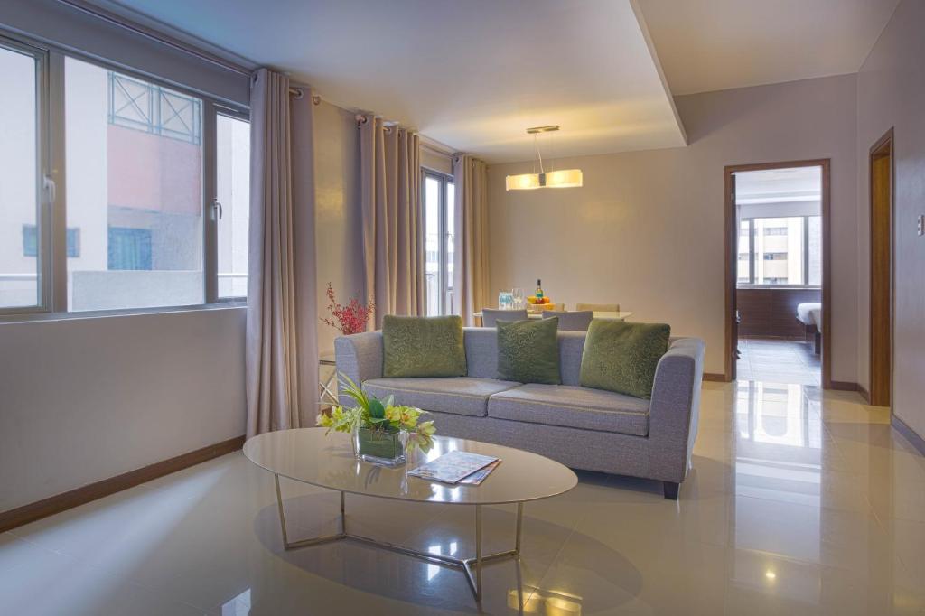 Апартаменты (Premier One-Bedroom Apartment Smoking) отеля Valero Grand Suites by Swiss-Belhotel, Манила
