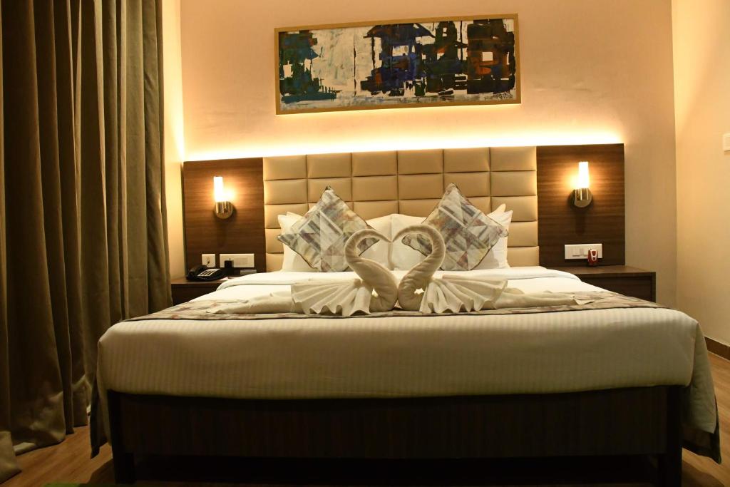 Двухместный (Улучшенный номер с кроватью размера «king-size») отеля LYNQ AERO, Калькутта