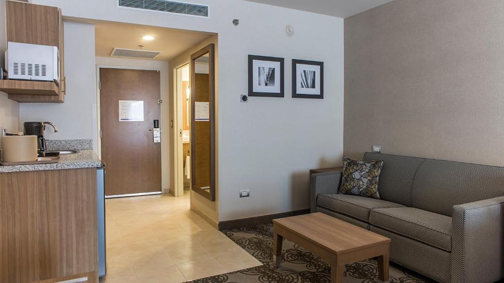 Двухместный (Двухместный номер Делюкс с 1 кроватью или 2 отдельными кроватями) отеля Holiday Inn Express & Suites Chihuahua Juventud, Чиуауа
