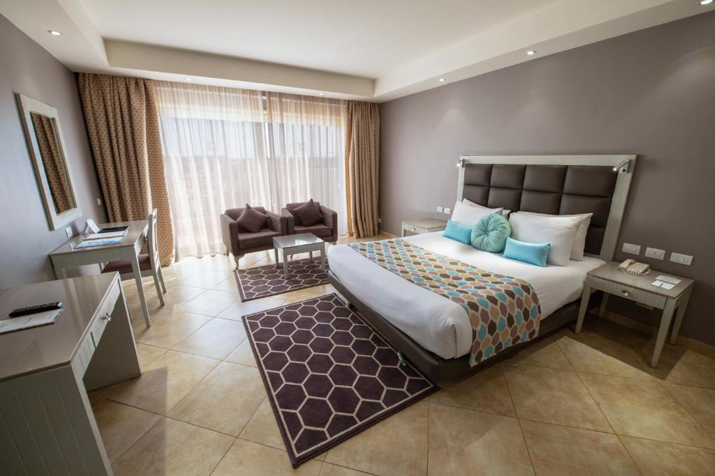 Двухместный (Улучшенный номер) курортного отеля Sunrise Crystal Bay Resort, Хургада