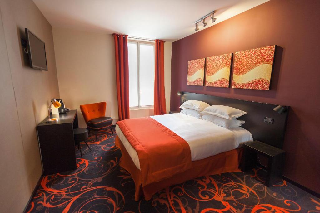 Двухместный (Улучшенный двухместный номер с 1 кроватью) отеля Helussi Hôtel, Париж