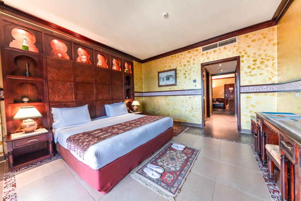 Сьюит (Представительский люкс с видом на море) курортного отеля Sentido Mamlouk Palace Resort, Хургада