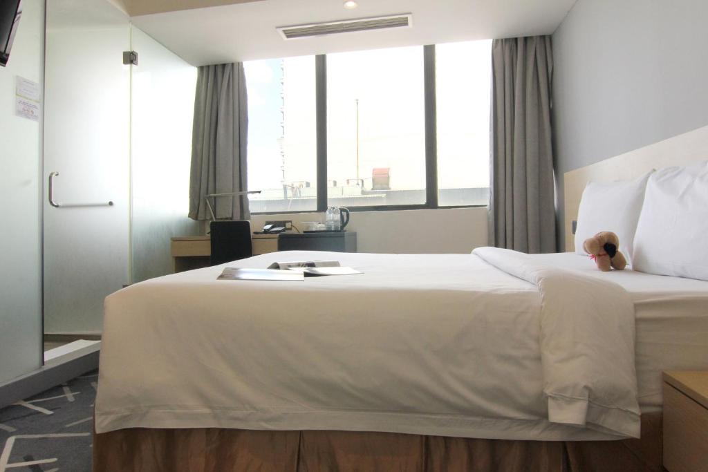 Двухместный (Eco-Stay Package - Superior Queen Room) отеля Pacific Express Hotel Central Market Kuala Lumpur, Куала-Лумпур