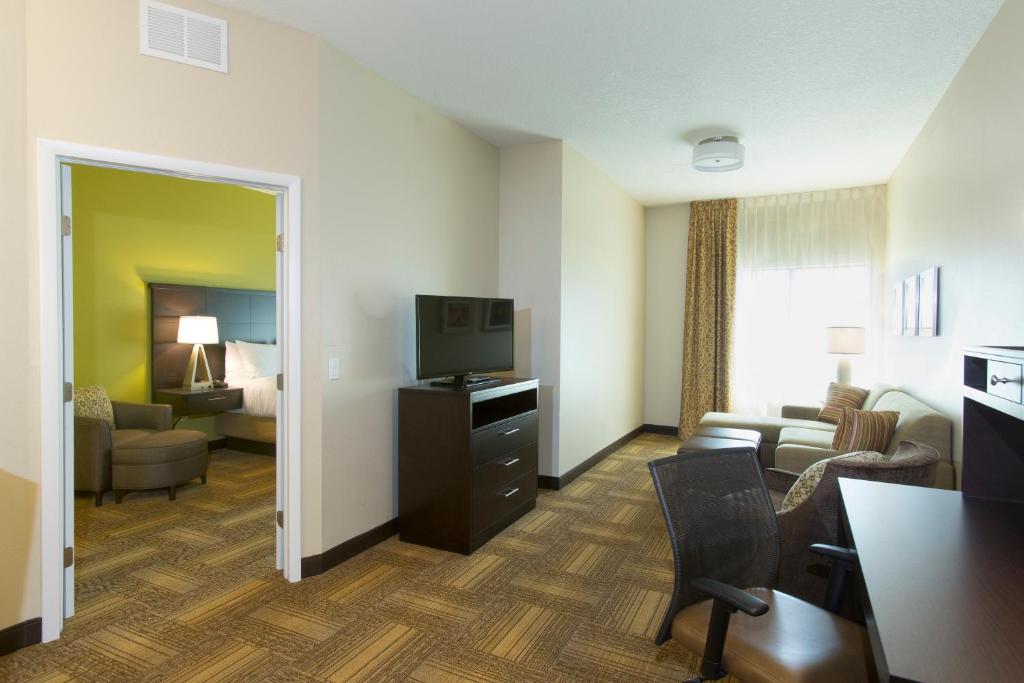 Сьюит (One-Bedroom King Suite (No Resort Fee)), Staybridge Suites Orlando at SeaWorld, an IHG Hotel