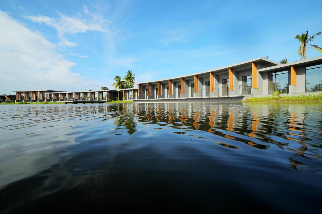 Сьюит (Люкс с видом на бассейн), The Amaya Resort Kolkata NH6