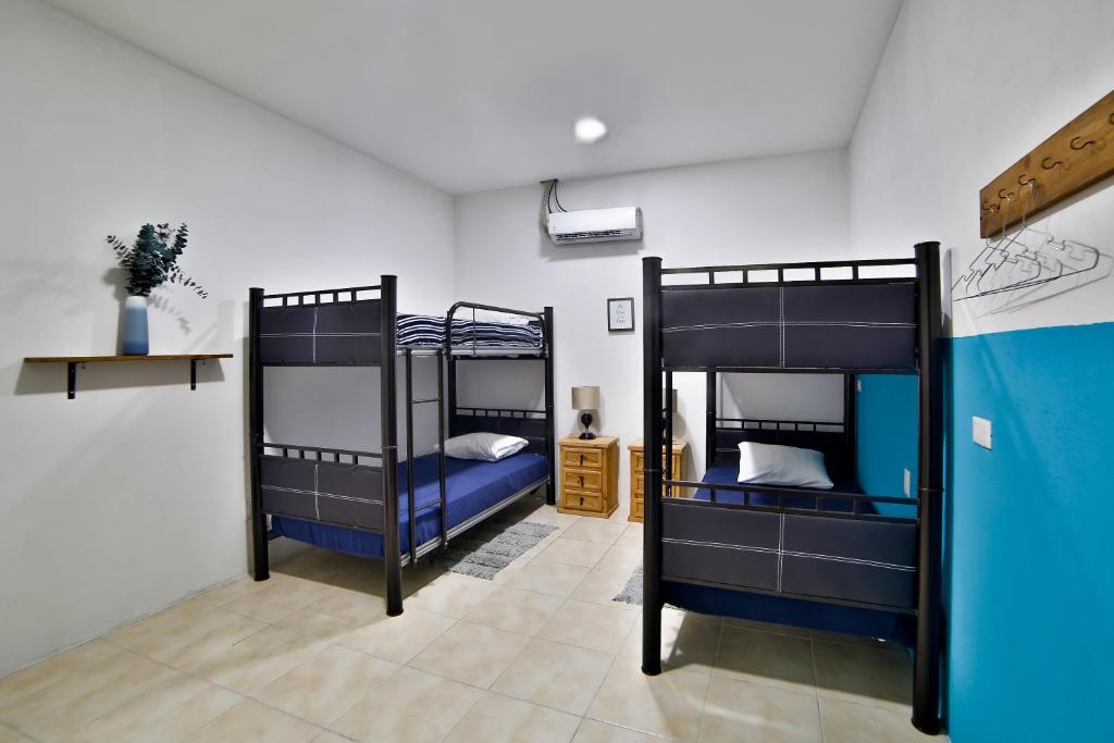 Номер (Кровать в общем 4-местном номере для мужчин и женщин) хостела Ten to Ten Puerto Vallarta, Пуэрто-Вальярта