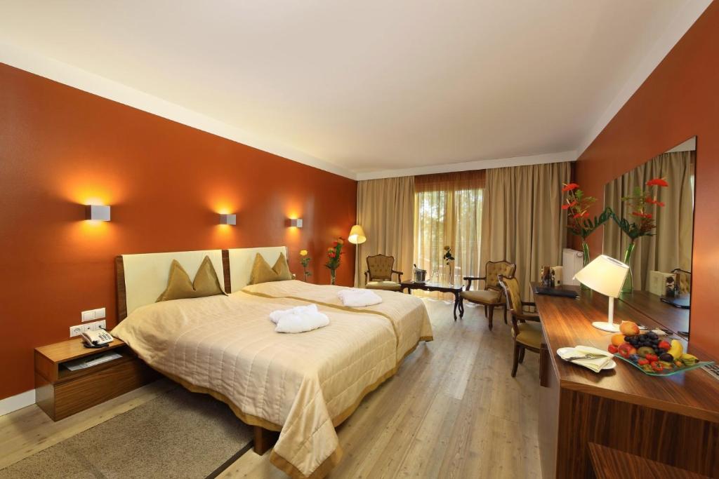 Двухместный (Улучшенный двухместный номер с 1 кроватью) отеля Spa Hotel Schloss Weikersdorf, Баден