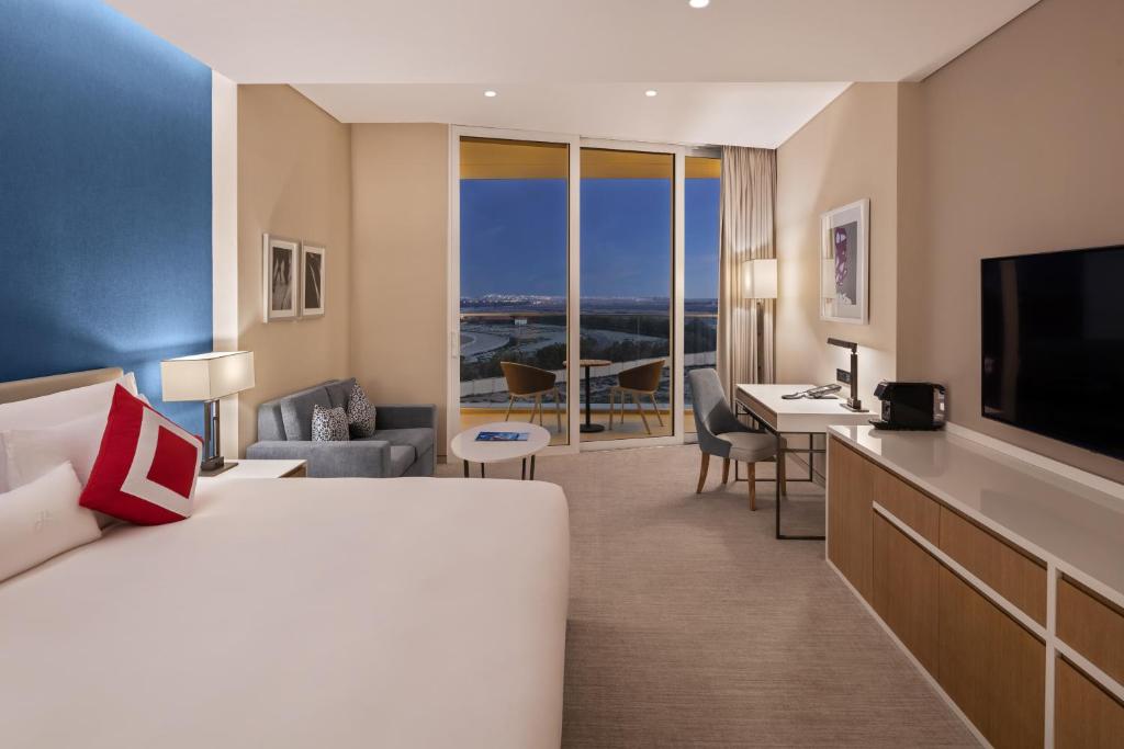 Трехместный (Номер с кроватью размера «king-size») отеля JA Lake View Hotel, Дубай