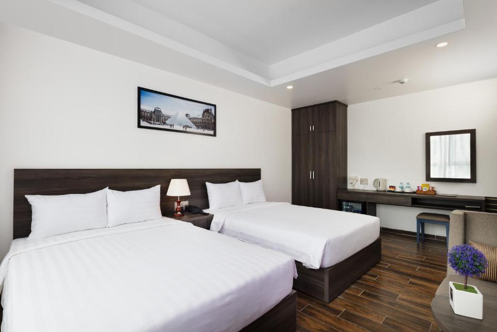 Трехместный (Трехместный номер эконом-класса) отеля La Casa Hotel Nha Trang, Нячанг