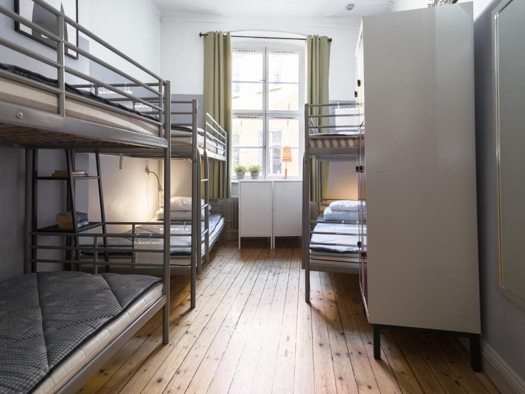 Номер (Кровать в общем 6-местном номере для женщин) хостела Castanea Old Town Hostel, Стокгольм