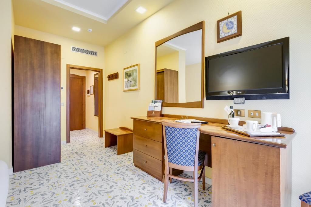 Двухместный (Классический двухместный номер с 1 кроватью и балконом) отеля Best Western Hotel La Solara, Сорренто