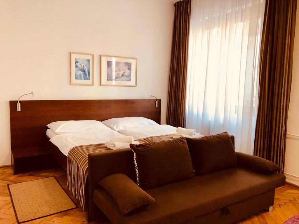 Двухместный (Standard Double Room with 2 Extra Beds), Hotel & Penzión Grand Matej