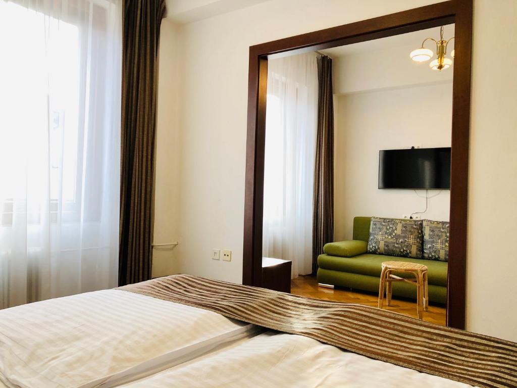 Двухместный (Standard Double Room with 2 Extra Beds), Hotel & Penzión Grand Matej