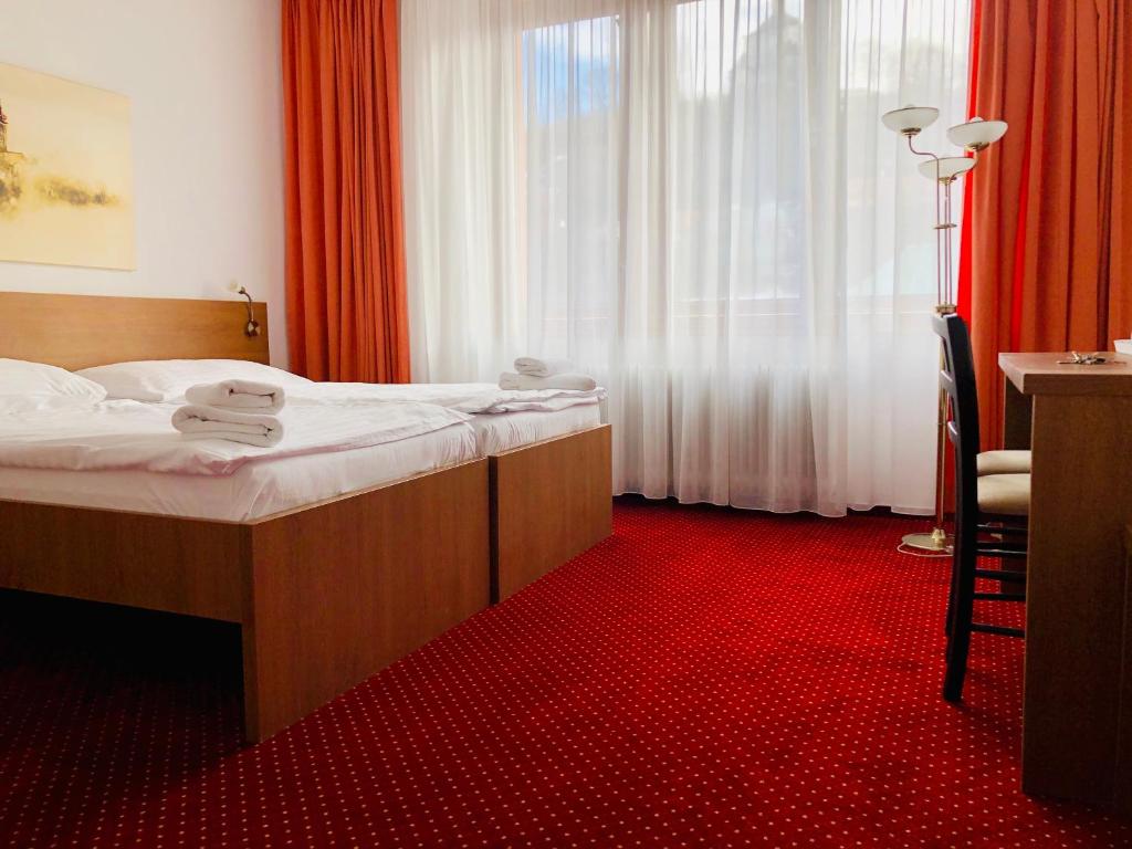 Двухместный (Standard Double Room with 2 Extra Beds), Hotel & Penzión Grand Matej