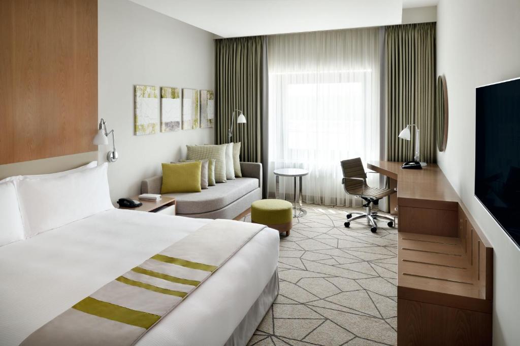 Сьюит (Люкс с 2 кроватями – для некурящих) отеля Holiday Inn - Dubai Festival City, Дубай