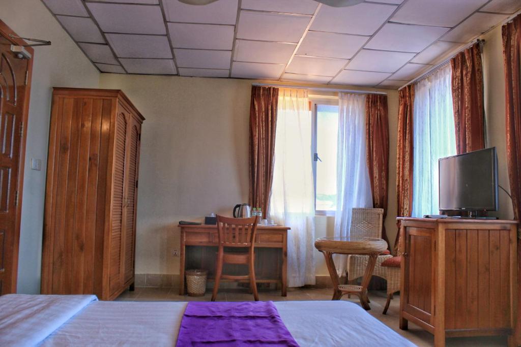 Двухместный (*Staycation Offer - Standard Double or Twin Room) отеля Don Bosco Hotel School, Сиануквиль