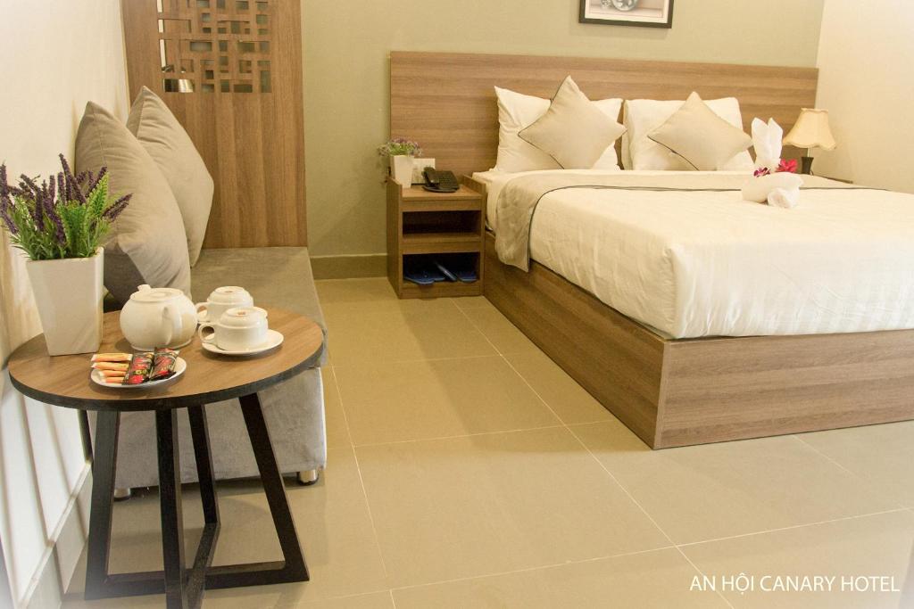 Двухместный (Улучшенный двухместный номер с 1 кроватью) отеля An Hoi Canary Hotel, Дананг