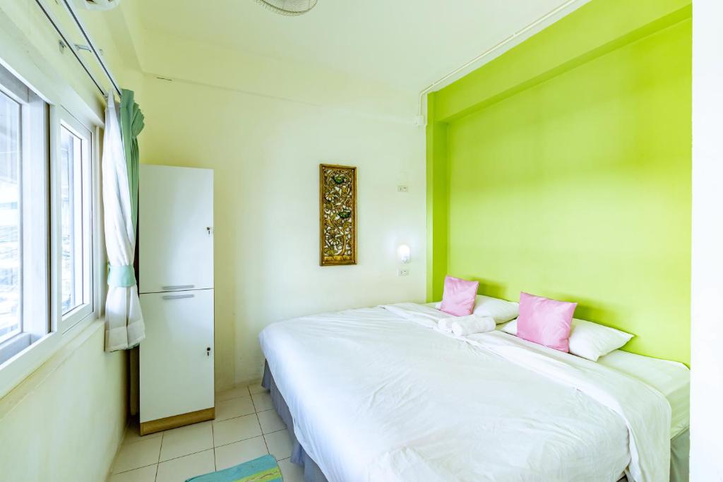 Двухместный (Стандартный двухместный номер с 1 кроватью и общей ванной комнатой) хостела Sleep Dee Hostel, Бангкок
