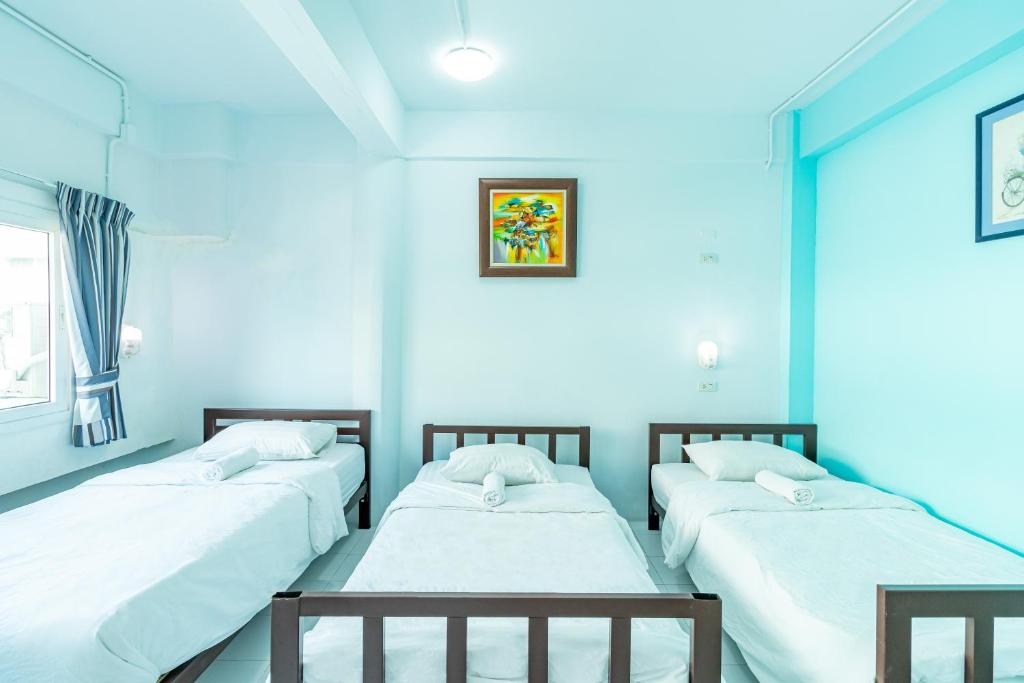 Двухместный (Двухместный номер с 1 кроватью или 2 отдельными кроватями, общая ванная комната) хостела Sleep Dee Hostel, Бангкок