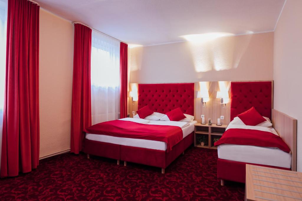 Трехместный (Трехместный номер с основными удобствами) отеля Hotel Austria, Гамбург