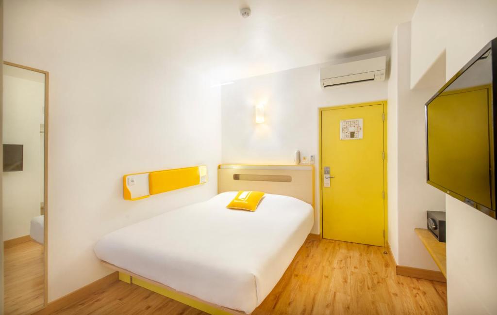 Двухместный (Стандартный номер с кроватью размера «king-size») отеля bloomrooms @ Janpath, Нью-Дели