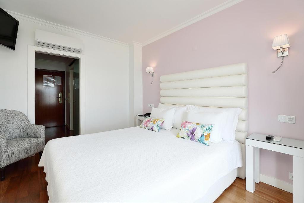 Двухместный (Двухместный номер с 1 кроватью или 2 отдельными кроватями и видом на море) отеля Vila Sao Vicente Boutique Hotel (Adults Only), Албуфейра