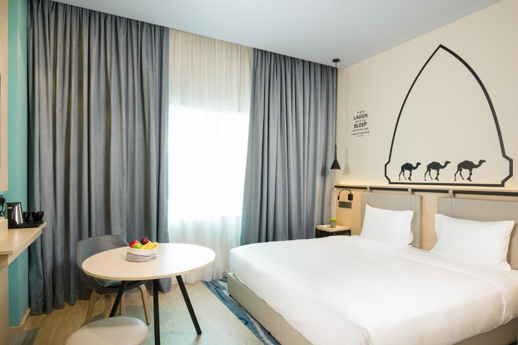 Двухместный (Улучшенный номер с кроватью размера «king-size») отеля Swiss-Belinn Muscat Oman, Маскат