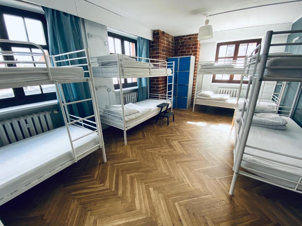 Номер (Общий шестиместный номер для мужчин и женщин) хостела Grand Hostel, Гданьск